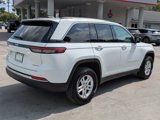 Used 2024 Jeep Grand Cherokee Laredo image 4