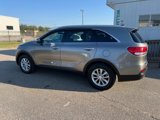 Used 2016 Kia Sorento LX w/ LX Convenience Package image 3