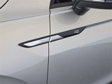 Certified 2022 Volkswagen Tiguan SE R-Line image 5