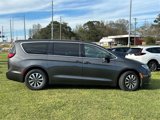 Used 2023 Chrysler Pacifica Touring-L image 4