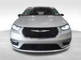 Used 2024 Chrysler Pacifica Touring-L image 2