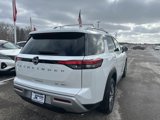 New 2025 Nissan Pathfinder SL image 3