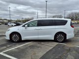 Used 2022 Chrysler Pacifica Touring-L image 4
