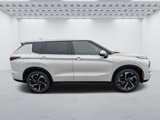 New 2024 Mitsubishi Outlander SE image 2