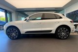 Certified 2025 Porsche Macan image 2