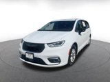 Used 2024 Chrysler Pacifica Touring-L image 5