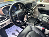 Used 2019 Chrysler Pacifica Touring-L image 3
