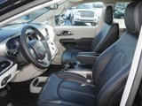 Used 2024 Chrysler Pacifica Select image 2