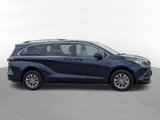 Used 2022 Toyota Sienna LE image 2