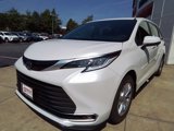 New 2025 Toyota Sienna Limited image 3
