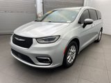 Used 2023 Chrysler Pacifica Touring-L image 3