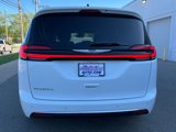 Used 2023 Chrysler Pacifica Touring-L image 4