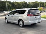 Used 2026 Chrysler Pacifica Select image 3