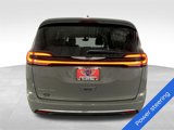 Used 2022 Chrysler Pacifica Touring-L image 5