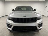Used 2024 Jeep Grand Cherokee Altitude image 3