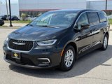Used 2023 Chrysler Pacifica Touring-L image 4