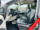 Used 2023 Chrysler Pacifica Touring-L image 3