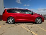 New 2025 Chrysler Pacifica Select image 4