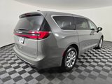 New 2025 Chrysler Pacifica Select image 4
