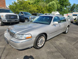 Used 2011 Lincoln Town Car Signature L image 2