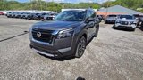 New 2025 Nissan Pathfinder Platinum image 2
