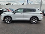 New 2025 Mitsubishi Outlander SE image 2
