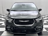 Used 2024 Chrysler Pacifica Touring-L image 3