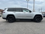 Used 2023 Jeep Grand Cherokee L Laredo image 4