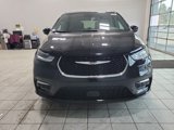 New 2025 Chrysler Pacifica Select image 2