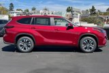 New 2025 Toyota Highlander XLE image 4