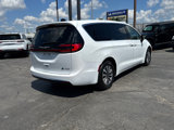 Used 2024 Chrysler Pacifica Select image 5