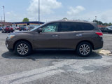 Used 2016 Nissan Pathfinder SV image 2