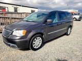 Used 2015 Chrysler Town & Country Touring image 5