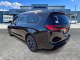 New 2025 Chrysler Pacifica Premium image 4