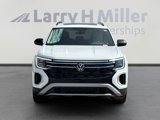 New 2025 Volkswagen Atlas Peak Edition SE image 2