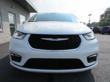 Used 2023 Chrysler Pacifica Touring-L image 3