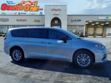 New 2026 Chrysler Pacifica Select image 2