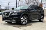 Used 2021 Nissan Rogue SV image 2
