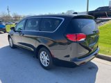 Used 2022 Chrysler Voyager LX image 6