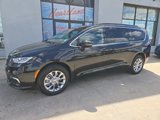 Used 2022 Chrysler Pacifica Touring-L image 3