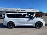 Used 2024 Chrysler Pacifica Touring-L w/ Uconnect Theater Family Group image 2