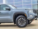 Used 2022 Nissan Frontier PRO-4X image 2