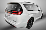 Used 2021 Chrysler Pacifica Limited w/ Uconnect Theater Family Group image 6