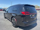 Used 2024 Chrysler Pacifica Limited w/ S Appearance Package image 2