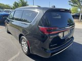 Used 2022 Chrysler Pacifica Touring-L image 5