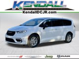 New 2025 Chrysler Pacifica Select w/ Uconnect Theater Family Group image 1