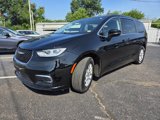 Used 2024 Chrysler Pacifica Touring-L image 3