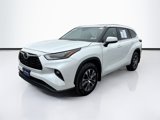 Used 2023 Toyota Highlander XLE image 3