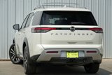 Used 2024 Nissan Pathfinder Platinum w/ Lighting Package (N92) image 4