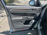 Used 2021 Volkswagen Atlas SE w/ Towing Package image 5